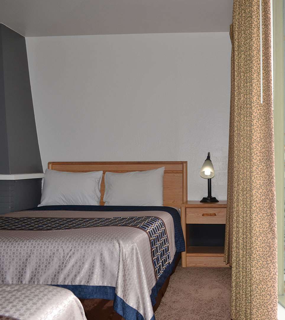  RELAX IN SPACIOUS GUEST ROOMS AT OUR S.F. HOTEL